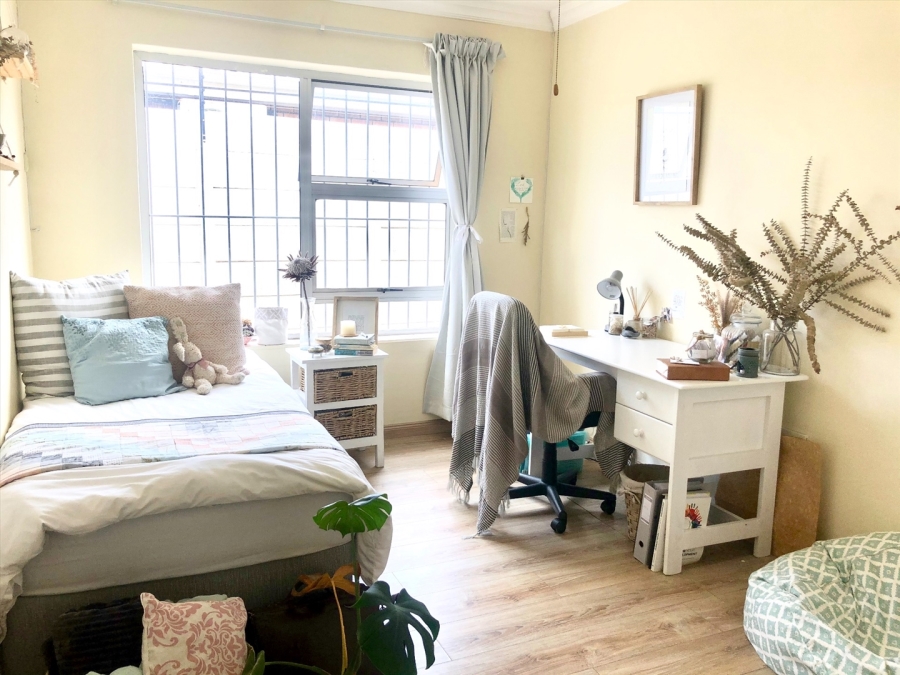 To Let 3 Bedroom Property for Rent in Loevenstein Western Cape